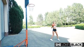 Fit Blondie Elena Lux Likes Shooting BBC Inside Her Vagina