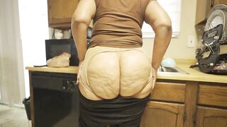 ANAL QUEEN SOWS OFF HER BI ASS NIFTY BUTT