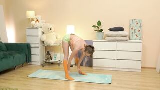 Supple Teen Likes Coarse Sextoy Gymnastic