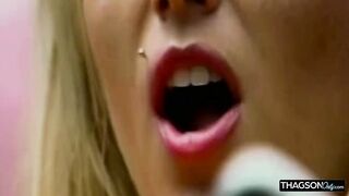 Breasty Blond Sweetheart's Trickling Vagina Eaten Outdoors Untill Squirting