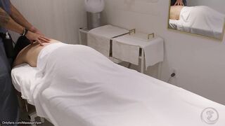 Legit massage client gets a pleased ending