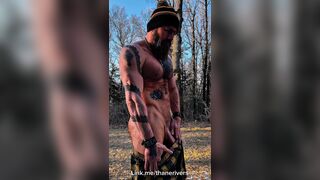 Thane Rivers flexing and jerking off his pulsating schlong!
