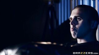Brazzers - Veronica Vain's Halloween Slutfest Neglected Wife Gets Her Taut Twat Hammered by a Throbbiing Vampire Shlong