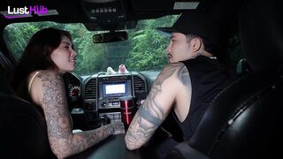 Colombiana caliente se folla a desconocido en su camioneta en una via publica - LUSTHUB - Sara Golden-haired y Danner Mendez