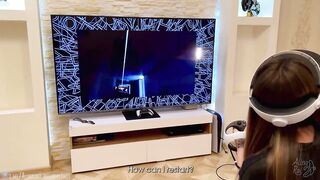 Tricky stepson screws his silly stepmom whilst this babe's in virtual reality