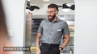 Xander Corvus Can’t Resist Joslyn James’ Body And Bangs Her