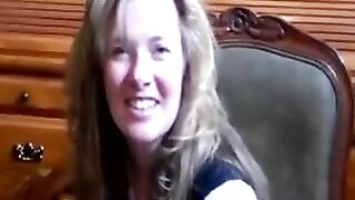 Hawt Housewife Giving an Excellent Tugjob