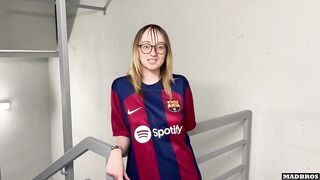 A Barcelona Supporter Drilled By PSG Fan in The Corridors Of The Football Stadium !!!