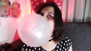 Making a Bubblegum Mess - Minnie Outfit - Bunny Looner