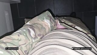 PhantomGentX – Soldat in Uniform wichst heimlich auf Toilette des Kameraden und spritzt ab