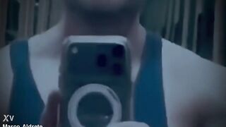 Los amigos de este heterosexual han descubierto que es prostituto homosexual... todo un problema para su supuesta masculinidad