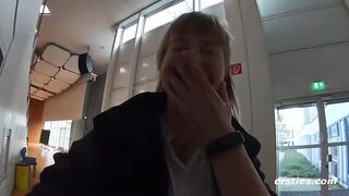 Extrem riskant in der Bibliothek