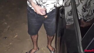 Cuckold leaves wife with her ass nude at the car window to strangers in public!