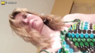 Amateur housewife works her snatch and reaches climax