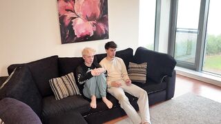 Blow job during Fortnite Gaming