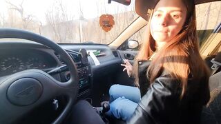 Picked up a wench – risky car oral-job with cum swallowing