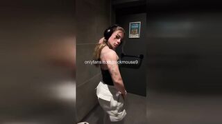 OMG! THIS BABE DRIPS HER CUNT LIVE - CAN U MAKE NO DOUBT OF IT!