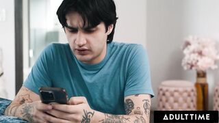 ADULT TIME - Suspicious Hunk Discovers Fresh Stepmom Ryan Keely Is A Gold Digger! This babe Keeps Him Quiet