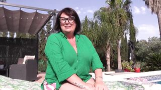 A Wicked Poolside Interview with Breasty mother I'd like to fuck JoJo Robinson