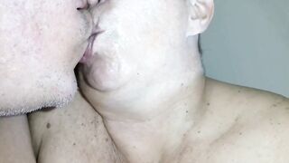 Real and vehement kisses between a pair of grandparents