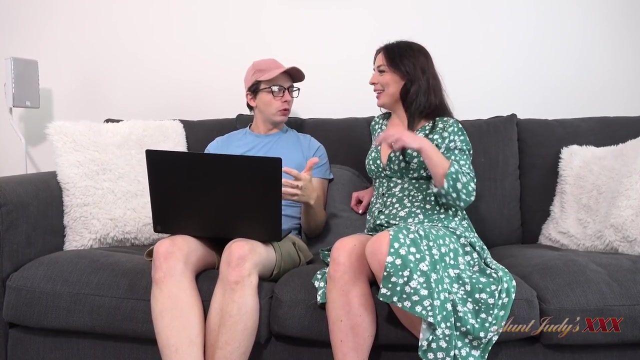 auntjudysxxx Sexy Brunette hair mother I'd like to fuck Nicole Blake Seduces the Computer Nerd