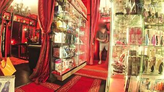 SEXYSHOP DONNADIKUORI: hard rod for the hawt saleswoman