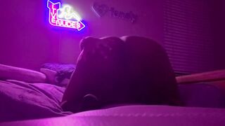 Showing off my LARGE BUTT and teasing u! What would u do with me?