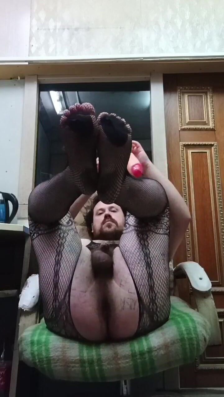 A Russian homo chap with a massive ass widen his legs so that that guy could be thoroughly banged in the booty!