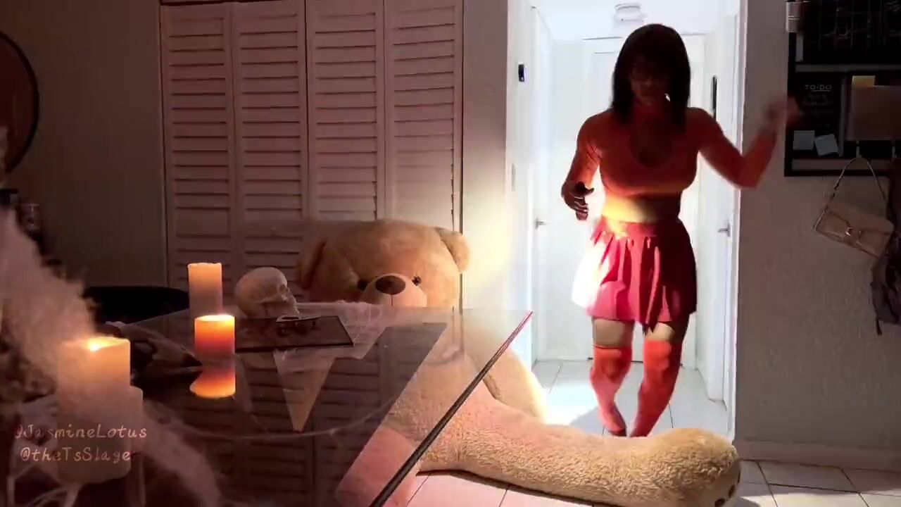 Scoobydoo& Velma Cosplay with ts Jasmine Lotus