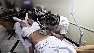 Casal homosexual veio só pra tatuagem e saiu os dois com o cu aberto