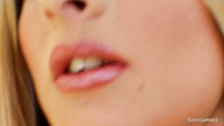 Cayenne likes doing solo hotty masturbation to treat her constricted snatch right