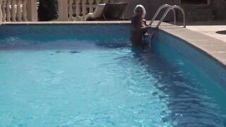 Geile Mother I'd Like To Fuck saugt wie ein Staubsauger an altem MaennerSchwanz