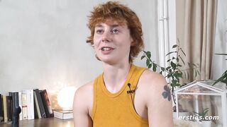Offene Berlinerin masturbiert leidenschaftlich vor Kamera