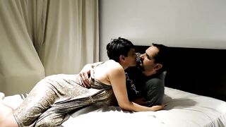 COJIENDO EN EL BALCON, SE CALIENTAN LOS VECINOS Y DESPUES ME COJO AL AMIGO DE Mi MARIDO, la mas puta