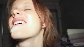 dreckige prostituierte sperma eimer kriegt feine Teen-Hure kirsche starkgefickt