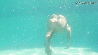 Hungarian baddy Lidia gets lascivious underwater with snatch