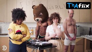 Milana Vayntrub Ep. 01X01 Scene in Making Joy With Akilah And Milana