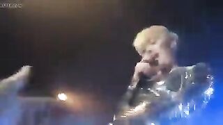 Sluty Miley Cyrus let's Fans touch her vagina