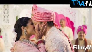 Arianna Afsar Hawt Scene in Wedding Season