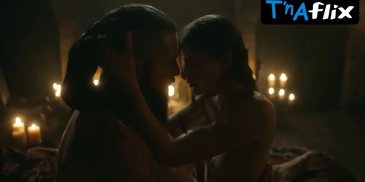 Porn Laura Berlin Boobs Scene in Vikings: Valhalla Video