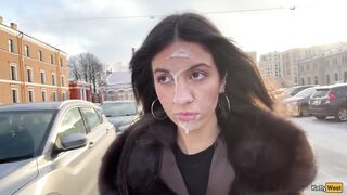 Незнакомка подрочила и отсосала мой член на парковке и прогулялась со спермой на лице - Cumwalk