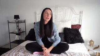 Ersties - Intime Selbstbefriedigung zu Hause mit Alison G