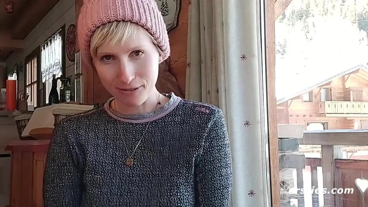 Porn Ersties - Veronica B. squirtet im Schnee Video