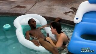 Hawt Babe Gladly Sucks BBC By The Pool