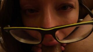 Impure doxy Sisi Rose stuffs sweetmeat in her booty and let’s fan cum in her