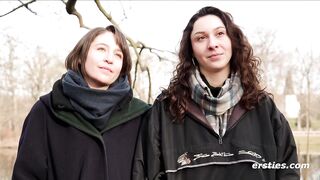 Ersties - Charlie L und Axelle nehmen zusammen ein heißes Bad