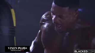 Riley Reid gets double penetration'd by 2 Bulls