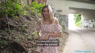 Public Agent this babe show off her worthy booty and is drilled outdoors