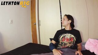 My girlfriend invites a wench to fuck her in front of her