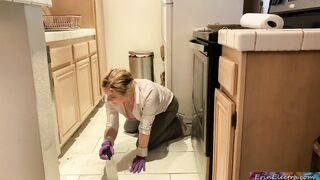 Stepmom is lascivious and stuck in the oven